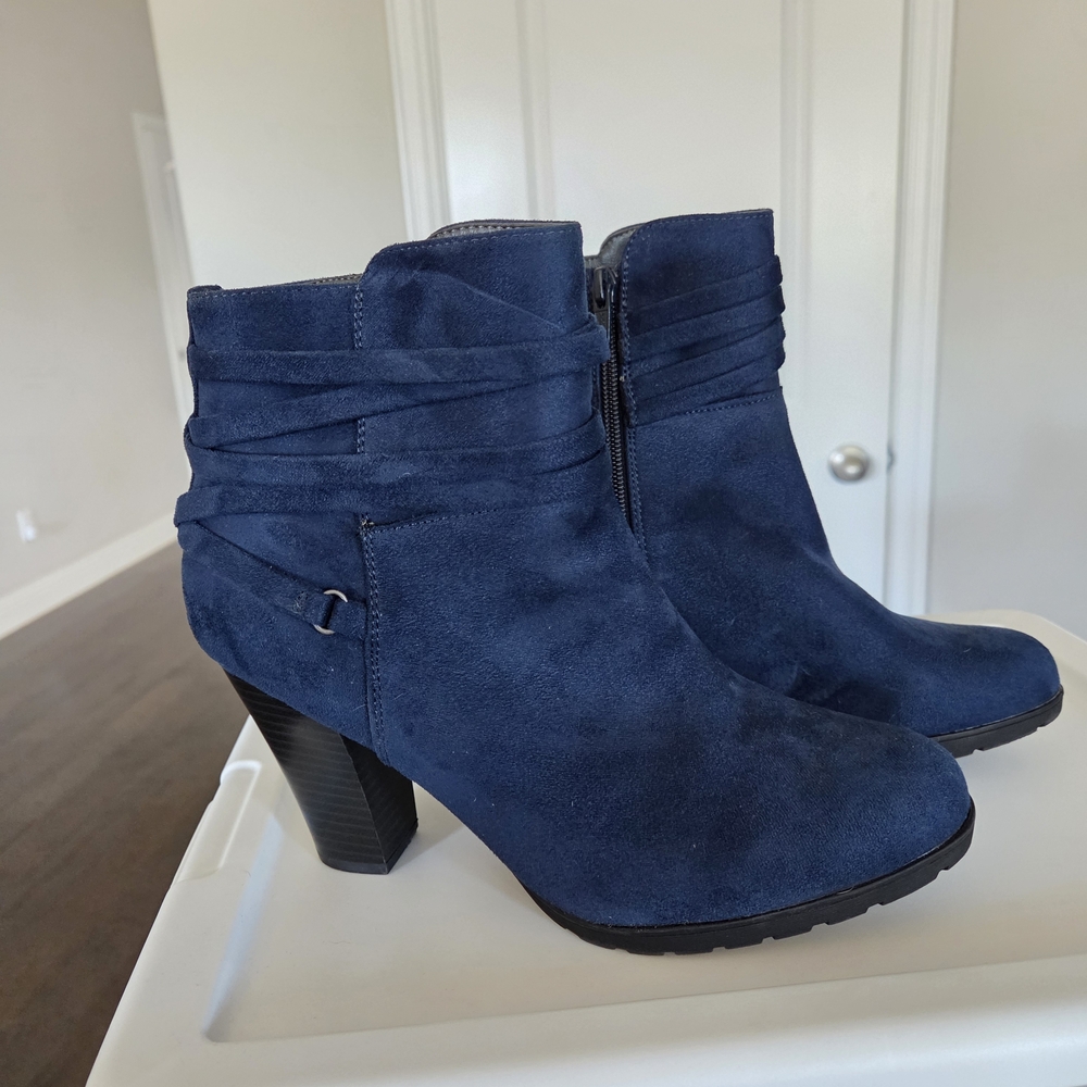 White Mountain Ankle Boots